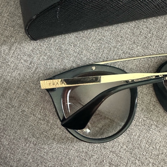 Authentic Prada sunglasses in good condition - Picture 2 of 8
